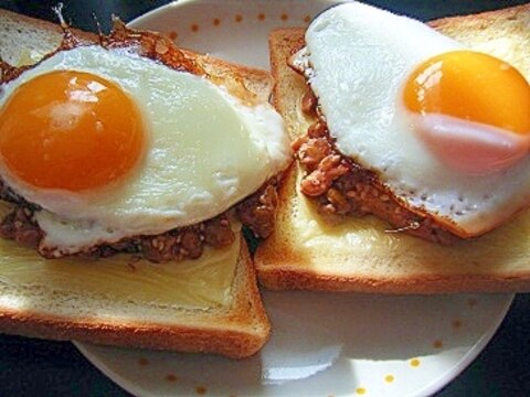 目玉焼きのせごまケチャップ納豆チーズトースト★